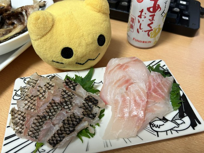 本日の晩ご飯!1週間寝かせたメジナの炙りと石鯛のお刺身だワン〜💖見よこのねっとりとした身を!!

今回は九州の醤油を使って食べてみたけど甘くて相性ばっちりですんごい美味しかったワン💖

残りの身は塩焼きにして、イサキも洋風ソテーにしてみたけど最高だったワン💖ごちワン💖 