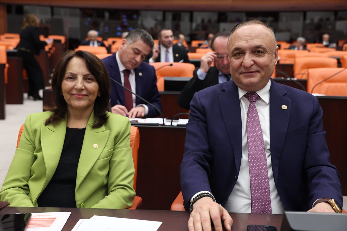melih_meric's tweet photo. Emek ve Alın Teri Seçim Malzemesi Olamaz!

08.09.1999 sonrası sigorta girişi olan milyonlarca vatandaş, yıllardır hak ettikleri emekliliğe ulaşamıyor. Prim günleri 8.000’e dayanmış ama hala 17-20 yıl daha beklemeleri isteniyor! Bu adaletsizlik artık son bulmalı!

Kademeli emeklilik bir tercih değil, bir zorunluluktur! İnsanları yıllarca daha çalışmaya mahkum eden bu sistem, emekçilerin geleceğini çalıyor.

Cumhuriyet Halk Partisi olarak, bu sorunun takipçisi olmaya, mağdur edilen vatandaşlarımızın sesi olmaya devam edeceğiz. Emeklilik hakkı bir lütuf değil, alın terinin karşılığıdır!
#SeçimdenÖnceKademeŞart 
@EmadDernegi @sibemol411