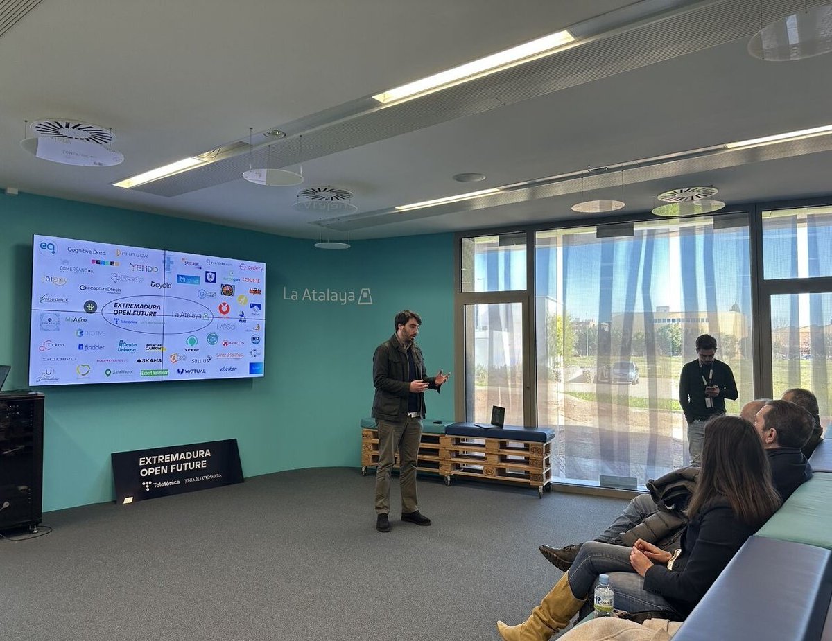 El COITAGIA de Badajoz junto con la Escuela <a href="/AgrariasUex/">Agrarias Uex</a> y la Directora General de Empresas <a href="/celinapc_/">Celina Pérez Casado</a> han visitado las instalaciones de La Atalaya. 
Y han podido conocer dos proyectos que actualmente están siendo acelerados en Extremadura Open Future. myAgro y Expert Validator.