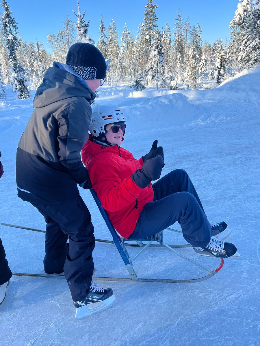 Käytiin lasten kanssa luistelemassa. #kotatieva