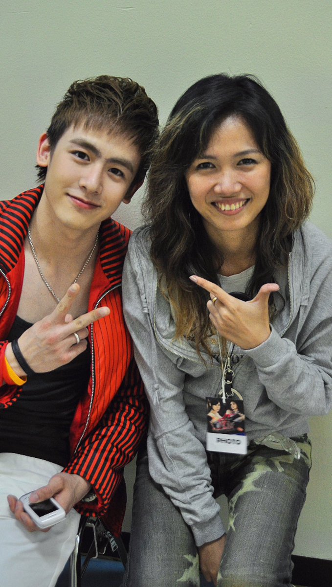 AboutPOfficial's tweet photo. ย้อนเวลาไป 16 ปีที่แล้วตอนอายุ 25   เก็บรูปกับน้องคุณไว้อย่างดีเลย เพราะเป็นช่วงเวลาของการทำงานที่มีความสุขมาก ๆ ไม่รู้น้องจะยังจำเราได้มั๊ย   พี่ปายสวยขึ้นแล้วนะ 😂
@Khunnie0624 

#Aboutp 
#Aboutpai https://t.co/BnabV80qBl