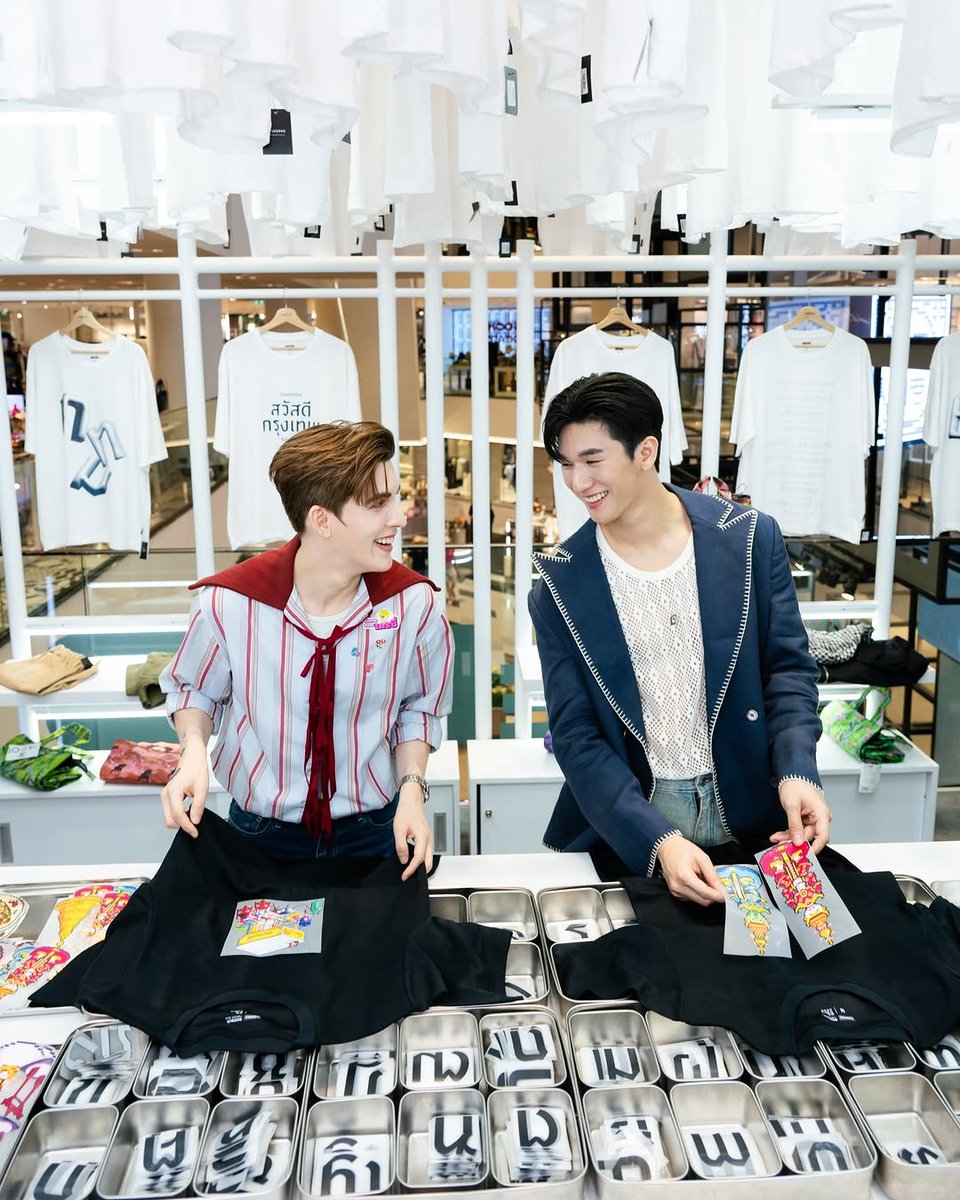 isbankystory's tweet image. 2025.02.18
📷 IG : siamdiscovery 

MosBank get a hyper personalized with #YUEDPAO T-Shirt at #FutureLab Volume 4 : Design Culture.

#ISBANKY @Bank_mondop