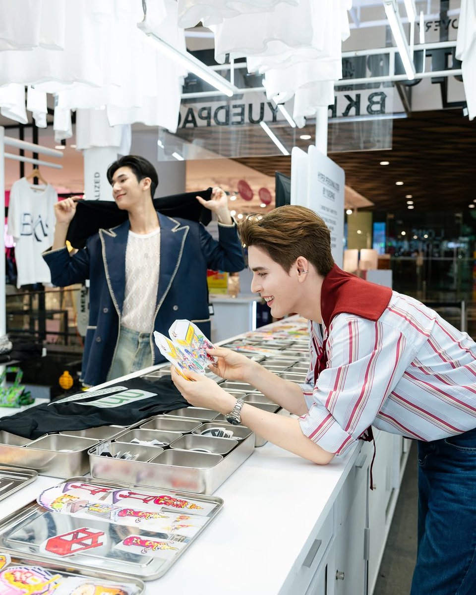 isbankystory's tweet image. 2025.02.18
📷 IG : siamdiscovery 

MosBank get a hyper personalized with #YUEDPAO T-Shirt at #FutureLab Volume 4 : Design Culture.

#ISBANKY @Bank_mondop