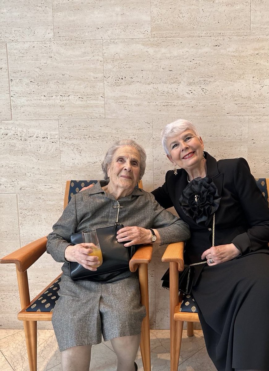 _Jadranka_Kosor's tweet photo. S Vjerom Andrijić (101godina), posljednjom partizankom iz bitaka na Sutjesci i Neretvi, bolničarkom Prve dalmatinske brigade. Danas, na inauguraciji PRH! Gospođa Vjera divna, jako smo ugodno razgovarale. https://t.co/ra0nIS1FgT