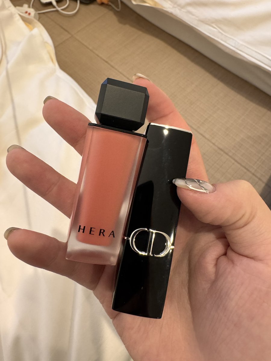 요거 두개 오늘 면세점에서 샀다…
느좋 미쳤다 걍
곧 발색샷 올라옵니다잉