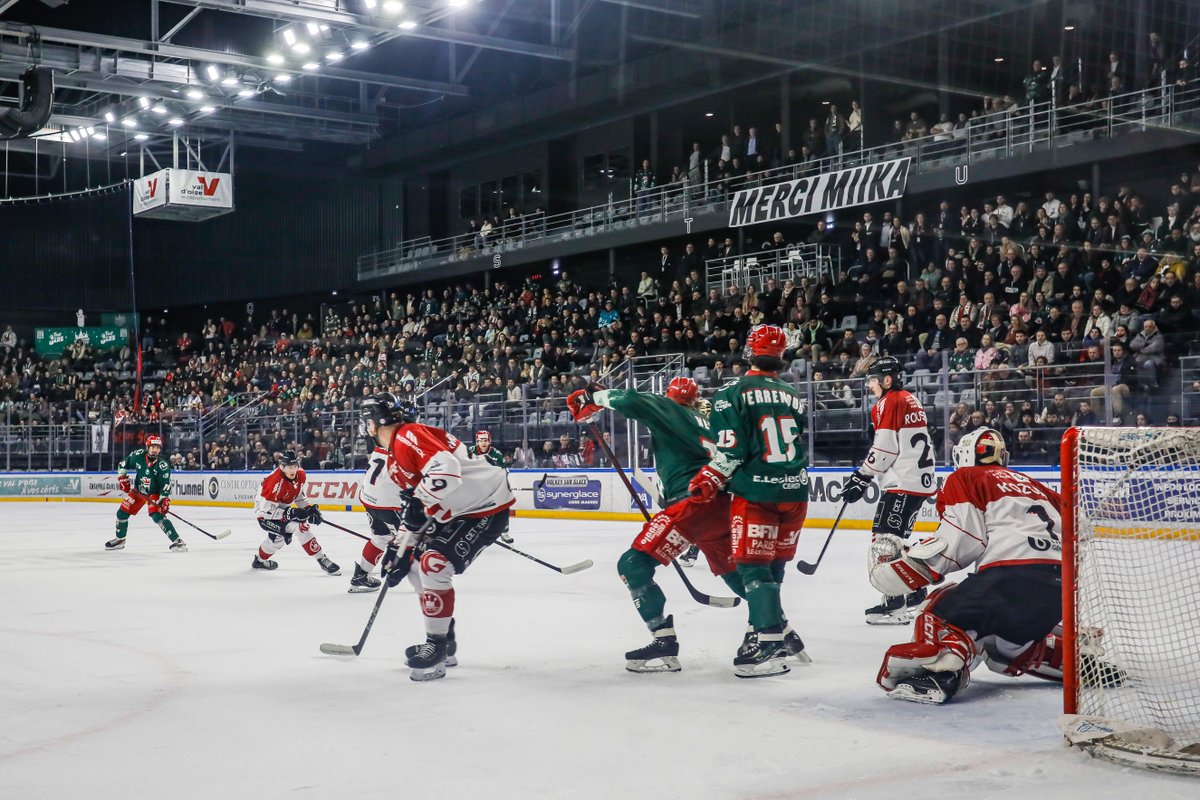 CergyPontoise95's tweet photo. HOCKEY | 🏒📸 Retour en images sur le match qui opposait @les_jokers aux @Gothiques_AHE hier soir à l'#ArenIce. ❤️💚 Un événement chargé en émotions lors duquel Les Jokers ont souhaité rendre hommage à Miika Elomo, leur coach récemment disparu. 🕊
© Franck Dejardin https://t.co/jUbGci6VkL