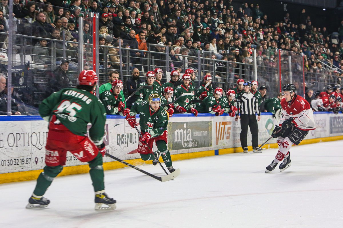 CergyPontoise95's tweet photo. HOCKEY | 🏒📸 Retour en images sur le match qui opposait @les_jokers aux @Gothiques_AHE hier soir à l'#ArenIce. ❤️💚 Un événement chargé en émotions lors duquel Les Jokers ont souhaité rendre hommage à Miika Elomo, leur coach récemment disparu. 🕊
© Franck Dejardin https://t.co/jUbGci6VkL