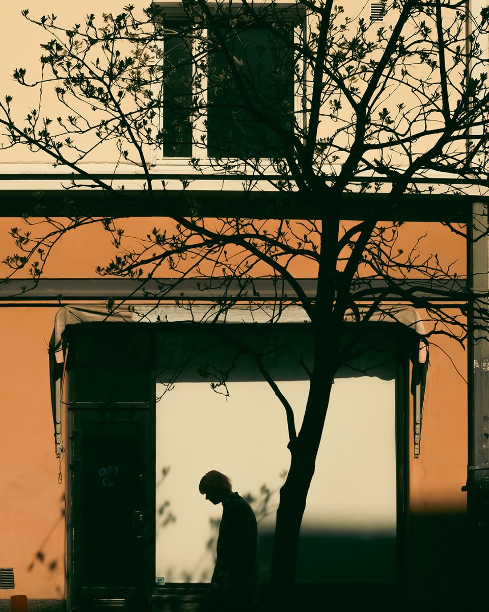 TheCOOPH's tweet photo. “Street photography is about the surprises of everyday life,” says Tommi Viitala. 

Check out more of his work here 🔗 https://t.co/ByL1nS5uvC

#cooph #coophmagazine #photography #art https://t.co/RPN4AYus2l