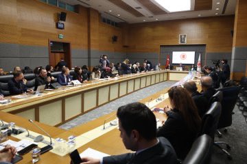 📍TBMM Yapay Zeka Komisyonu

Yapay zeka alanında atılacak adımlar, hukuki altyapı &amp; risklerin ele alındığı toplantıda;

- Yapay zekanın hammaddesi açık veri kaynaklarının artması için liderlik,

- Ulusal Açık Veri Portalı açılması,

- Veri paylaşımı mevzuatı önerilerimizi sunduk.