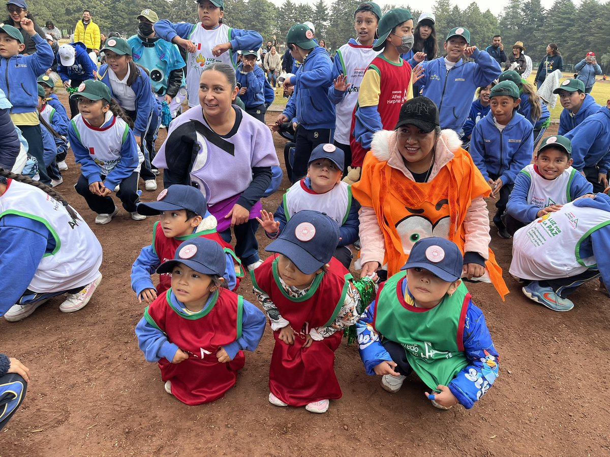 campusCalumaya's tweet photo. #IMToluca @FAHHdeporte 
presentes en la Carrera atlética, fomentamos el deporte a todos nuestros alumnos https://t.co/DdEwQqEL11
