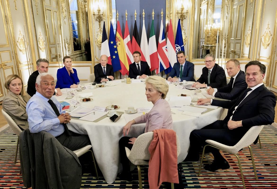 Merci <a href="/EmmanuelMacron/">Emmanuel Macron</a> d'avoir pris l'initiative pour une réunion sur l'Ukraine et la sécurité européenne. Le monde change. Nous avons besoin d’une communauté forte, d’alliés forts et d’une Europe aussi forte que possible.