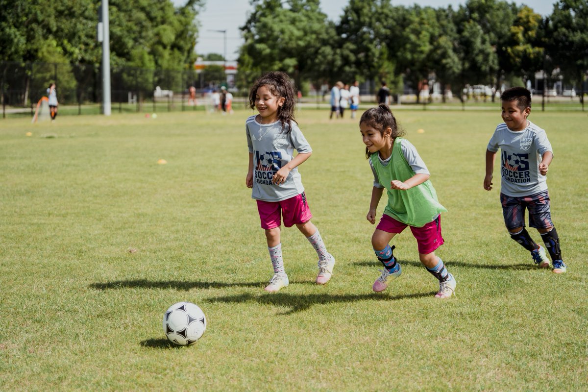 ussoccerfndn's tweet photo. The joy says it all! By creating safe playable spaces and expanding access to the game, we’re shaping the future—one goal, one celebration, and one smile at a time. 😀 ⚽
Find out how we're using soccer to create positive change: https://t.co/cBGE4XbiIN
#SoccerDoes #Legacy2026 https://t.co/6PEAlxBXHM