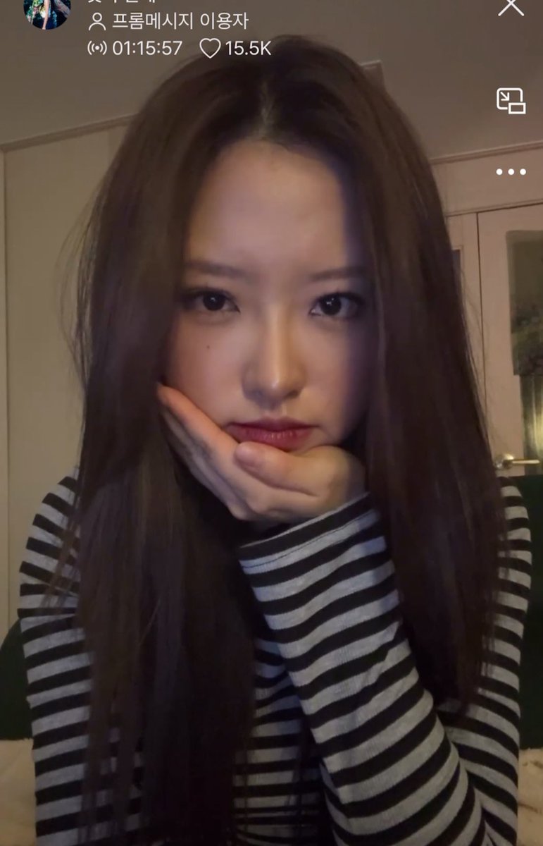 wI3UvZiiTVeueRe's tweet photo. 이얼굴 빨리 데뷔시켜 https://t.co/0dtkE3kH07