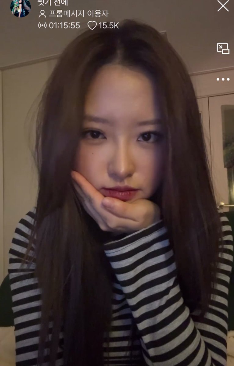 wI3UvZiiTVeueRe's tweet photo. 이얼굴 빨리 데뷔시켜 https://t.co/0dtkE3kH07