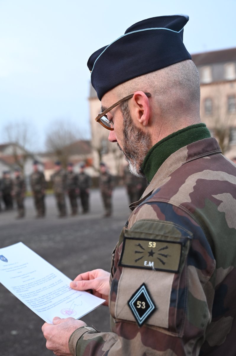 A l’Honneur🎖️👏
Avec 18,14/20 et la mention Très Bien, il termine major de sa formation FS2 – armement petit calibre. Son travail exceptionnel et son engagement sans faille ont été salués par le général Pascal BELLANGER.

<a href="/armeedeterre/">Armée de Terre</a> <a href="/armeeszne/">Armées Zone Nord-Est</a> <a href="/CATNC_FR/">CATNC</a>
