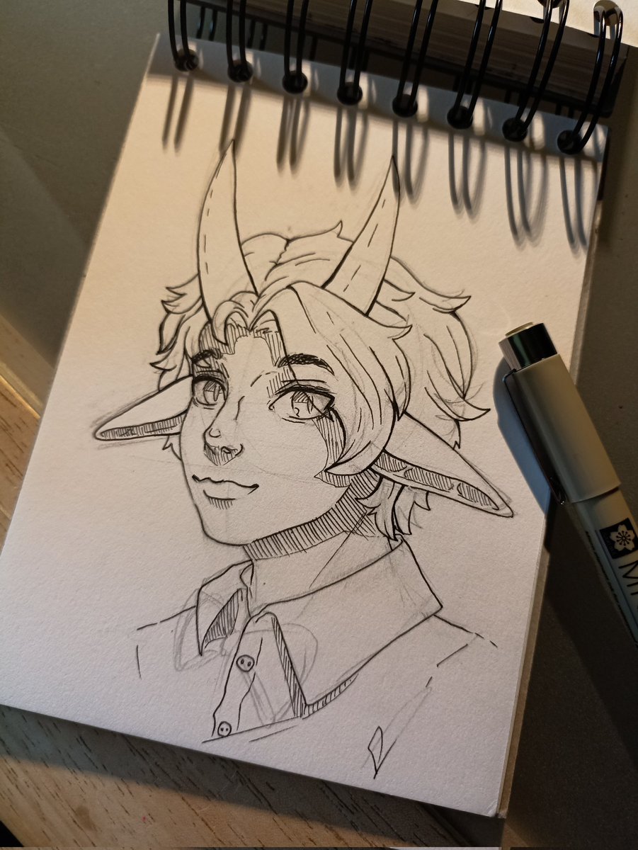 Maru muss jetzt damit leben, das erste Opfer zu sein 🙂‍↕️
Hab einfach das Shirt zuerst outlined und dadurch die Schleife vergessen 🫱🏼‍🫲🏽

(Aber ich habe Spaß und das ist das wichtigste)