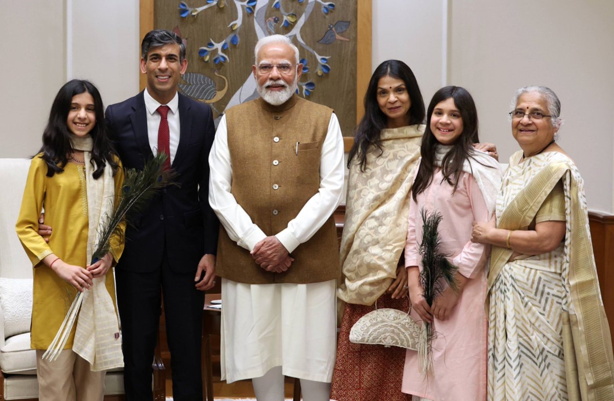 narendramodi's tweet photo. It was a delight to meet former UK PM, Mr. Rishi Sunak and his family! We had a wonderful conversation on many subjects.

Mr. Sunak is a great friend of India and is passionate about even stronger India-UK ties.

@RishiSunak @SmtSudhaMurty https://t.co/dwTrXeHOAp