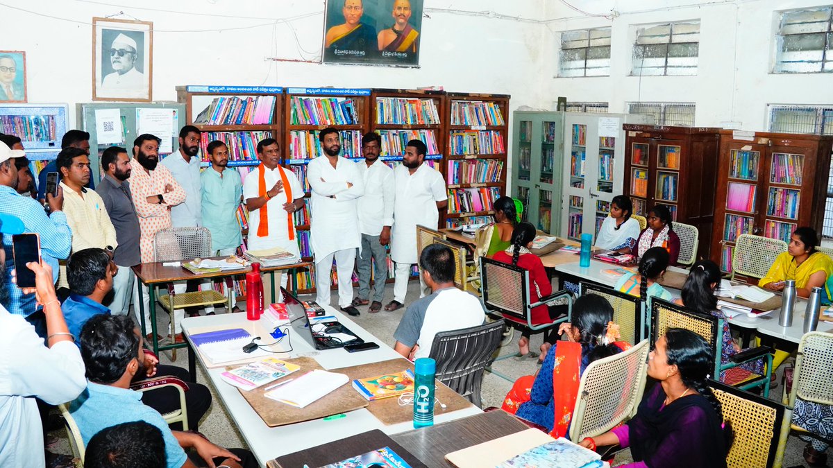 Dhanpal_Suranna's tweet photo. ఇందూరు నగరంలోని బాపూజీ వచనాలయం మరియు జిల్లా కేంద్ర గ్రంధాలయంలో కరీంనగర్-నిజామాబాద్-ఆదిలాబాద్-మెదక్ పట్టభద్రుల ఎమ్మెల్సీ ఎన్నికల సందర్భంగా BJYM రాష్ట్ర అధ్యక్షుడు మహేందర్ గారితో కలిసి ప్రచారంలో పాల్గొనడం జరిగింది.
#GraduatesMLC #Campaign #BJP #DhanpalSuryanarayana https://t.co/G4wBuLvx2S