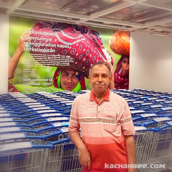 TalpurMir's tweet photo. I saw a banner at an IKEA store in Jakarta featuring a farmer woman from Sindh carrying seed cotton in an Ajrak sack. It highlights that the cotton in their products comes from her region. #IKEA #Cotton #Sindh #ajrak https://t.co/kVFz03BT2r
