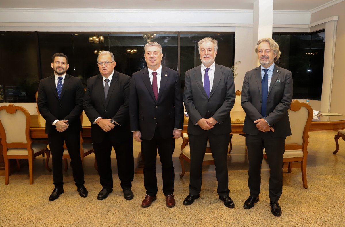 TSJE_Py's tweet photo. ➡️El encuentro tuvo como objetivo dar seguimiento a las recomendaciones emitidas por la Misión de Observación Electoral de la UE, tras las Elecciones Nacionales y Departamentales de 2023.

🔗 Más información en https://t.co/r0kIvtF25A

#EnDestaque
#PromotoresdelaDemocracia https://t.co/B0DtvYWA2W