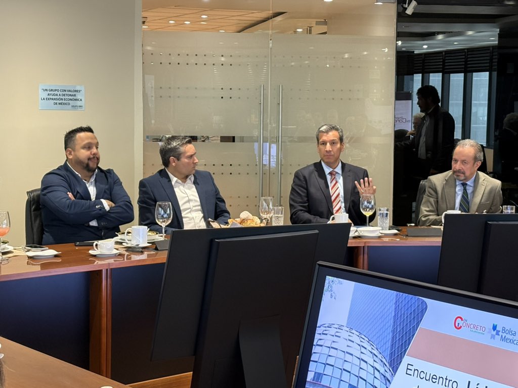 enconcreto's tweet photo. 🏢 “Hemos visto proyectos de empresas americanas que no quieren venir a México si la operación es más barata en su país, el gran reto es poder diferenciar lo político de lo comercial”, Samuel Campos de @Newmark_Mexico 

#EncuentroLíderes de la Industria

💻 https://t.co/GpnIIMrlqt