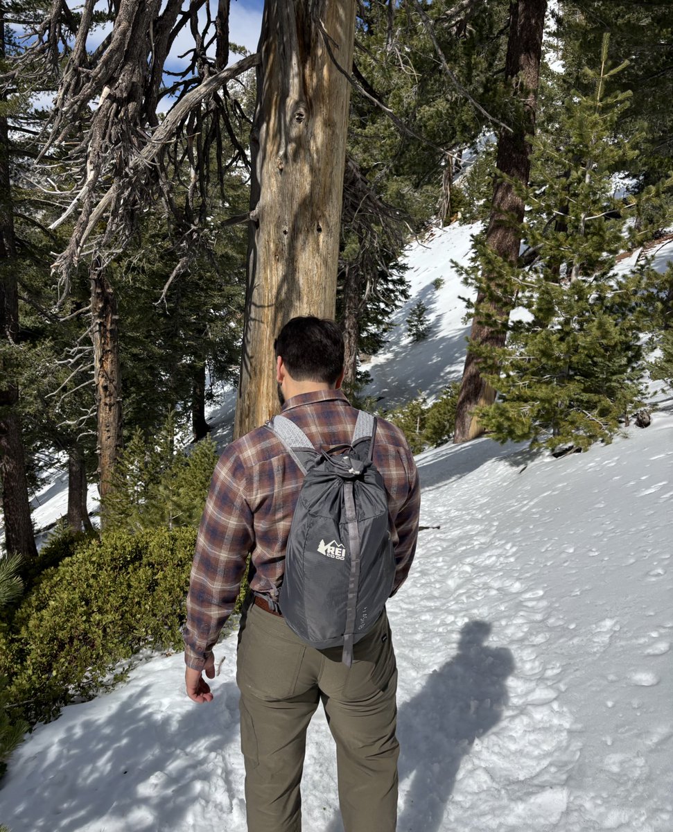 luisvenegasart's tweet image. One of my favorite hikes is SoCal #hiker #hikingadventures #hike #mountain #SnowMan #snowday