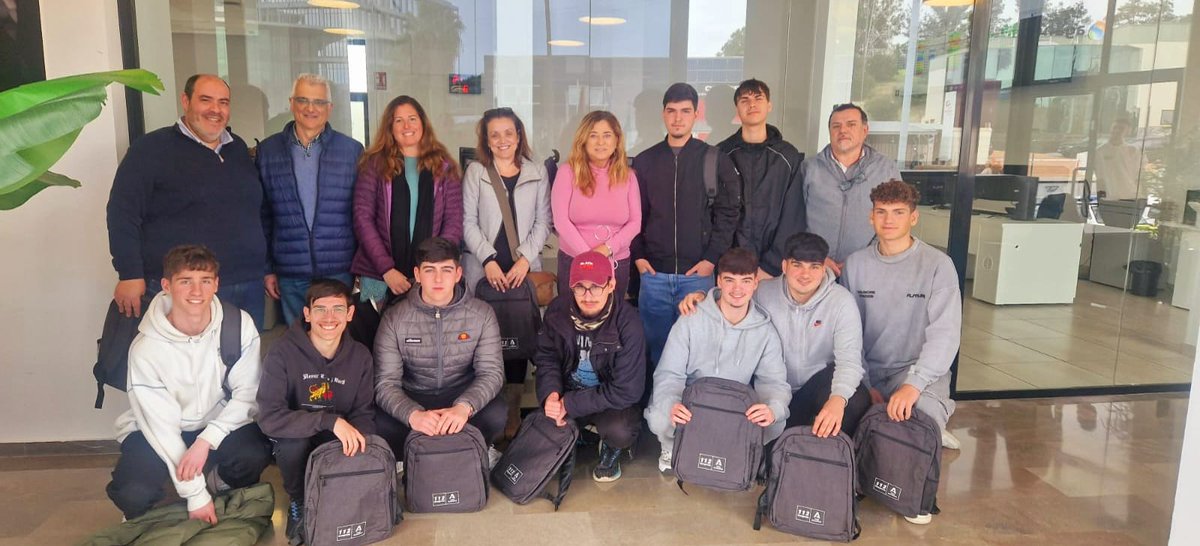 📌Hoy han visitado el centro regional de Coordinación de Emergencias de #Málaga  alumnos del Ciclo de Grado Medio de formación profesional en Instalaciones de Telecomunicación de <a href="/cpifpalanturing/">CPIFP Alan Turing</a>

👏Para nosotros siempre es un placer acercar nuestro trabajo a la ciudadanía