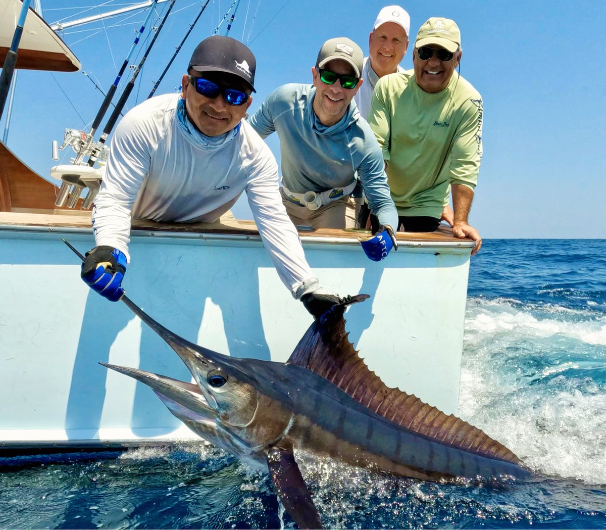 CasaViejaLodge's tweet photo. Smiles all around for this striped Marlin release 🤩
#casaviejalodge #guatemala #fishinglodge #sailfishinglodge #sailfishing #marlin #stripedmarlin #offshorefishing #billfish #billfishing https://t.co/uDbGWsoBTb