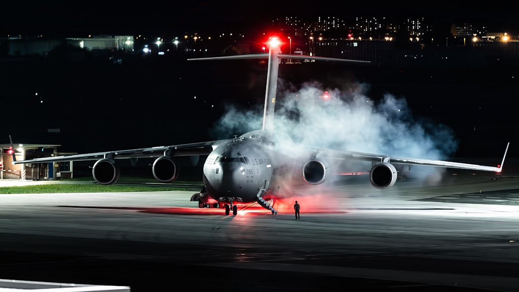 HugoFraca's tweet image. Trois C-17 de l’US Air Force ont livré du matériel à Paris Orly pour la visite du vice-président américain 🇺🇸au sommet sur l’IA

07-7185
07-7176
08-8196