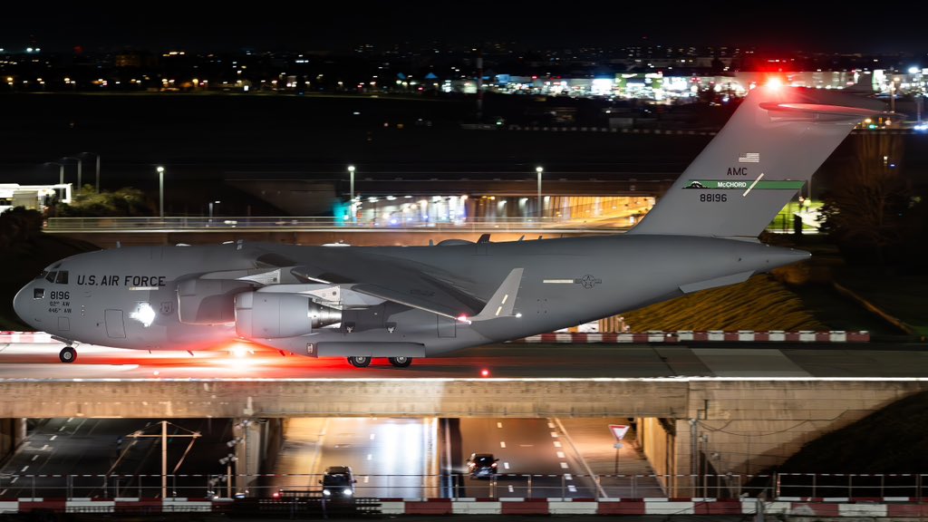 HugoFraca's tweet image. Trois C-17 de l’US Air Force ont livré du matériel à Paris Orly pour la visite du vice-président américain 🇺🇸au sommet sur l’IA

07-7185
07-7176
08-8196