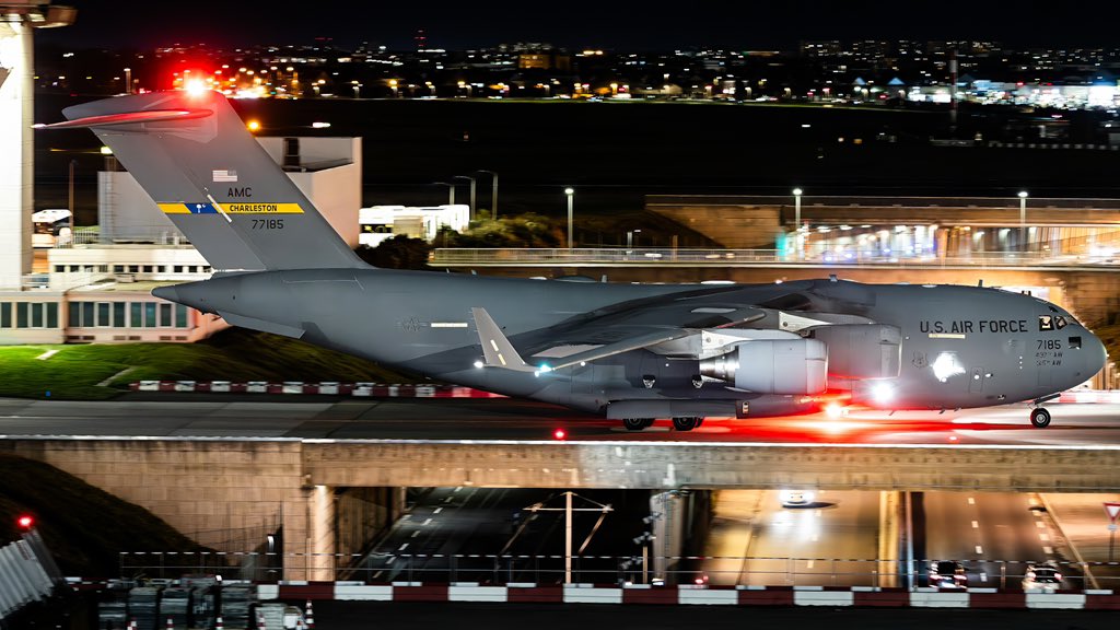 HugoFraca's tweet image. Trois C-17 de l’US Air Force ont livré du matériel à Paris Orly pour la visite du vice-président américain 🇺🇸au sommet sur l’IA

07-7185
07-7176
08-8196