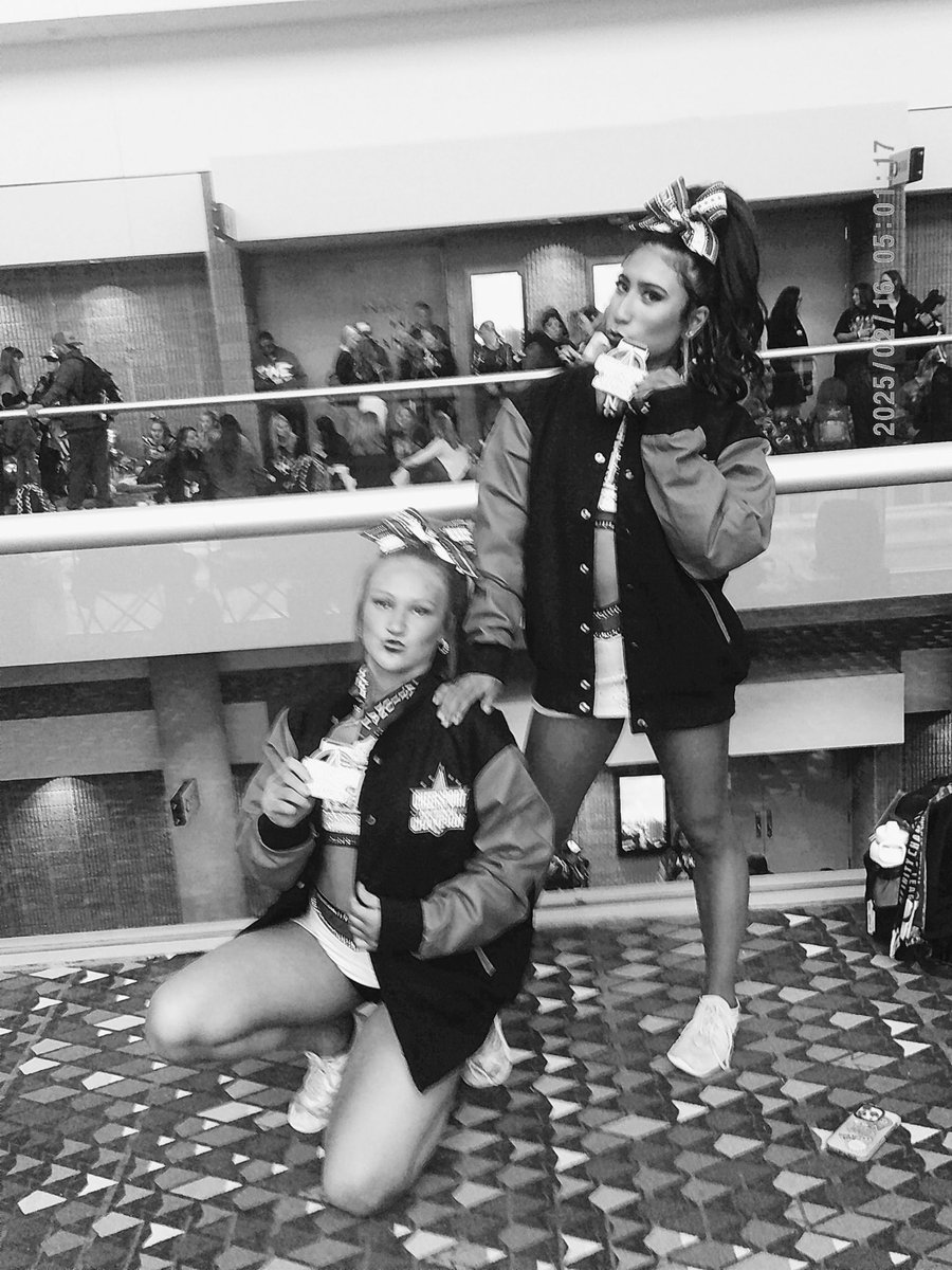 CalvilloLayla's tweet photo. 2025 cheersport champs🎖️ https://t.co/voW2VvlCvk