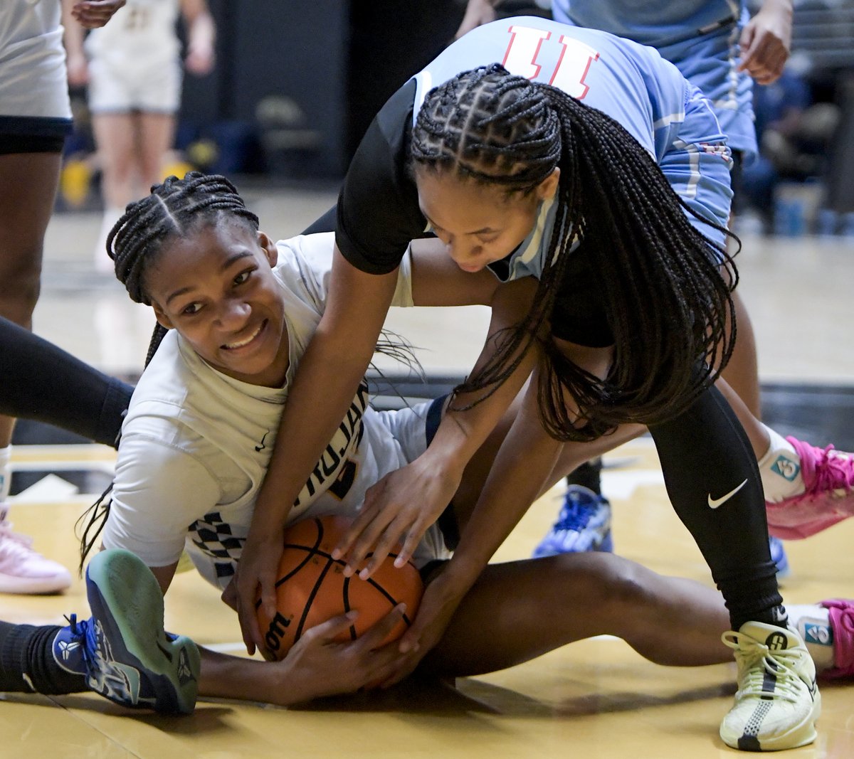mickeywelsh's tweet photo. St. James girls defeat Midfield for AHSAA Class 3A Central Regional Championship @MGMAdvertiser @mgmsports 

Photo gallery here:
https://t.co/QE0zWE4mKs https://t.co/I0kkQLDvBN