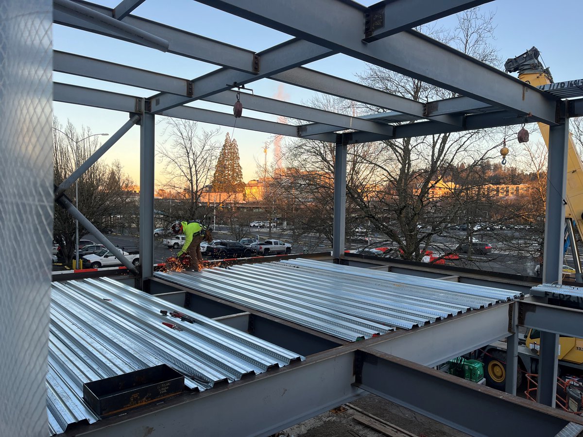 chambersconstr's tweet image. The structural steel is in place, and crews are busy installing the metal decking for the new addition at The Shedd Institute! Exciting renovations are also underway inside. #GoChambers #Construction #ProgressPhotos