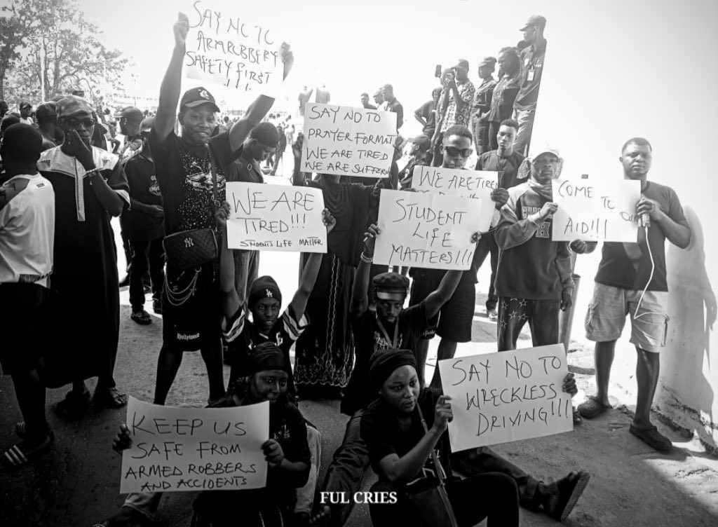 Telecom___'s tweet photo. We tired of buying candles.
We are tired of losing our classmates, friends and loved ones.
Our voices should be heard.

@AjeboDanny @KogiPoliceNG @PoliceNG help us out.

#SayNoToTrailersAtDayTime 
#FULOKOJA https://t.co/B8UwiWxO4H