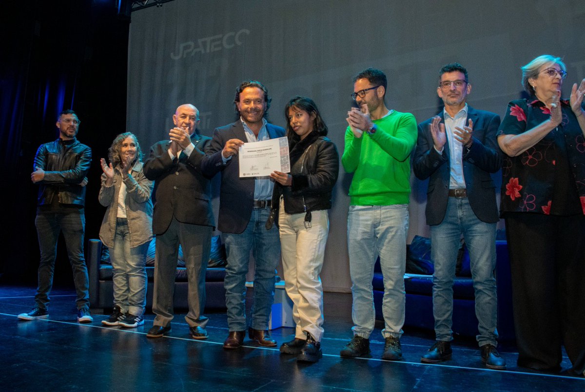 Cuando recorro la provincia, me emociona ver a jóvenes y adultos inscribiéndose en <a href="/UPATecO/">UPATecO</a> para cumplir sus sueños, capacitándose y preparándose para nuevos desafíos♥️ (+)