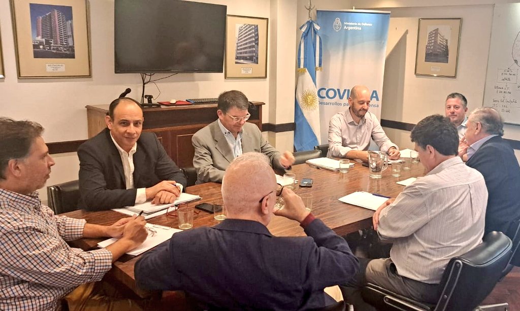 Reunión de directorio de <a href="/COVIARA/">COVIARA</a> ⚓️ con un amplio orden del día.

💪🏽🇦🇷Continuamos el proceso de transformación en cumplimiento al artículo 48 del DNU establecido por el presidente <a href="/JMilei/">Javier Milei</a> para optimizar recursos, facilitar la inversión privada y reducir costos.

<a href="/LeoSalvini1/">Leo Salvini</a>