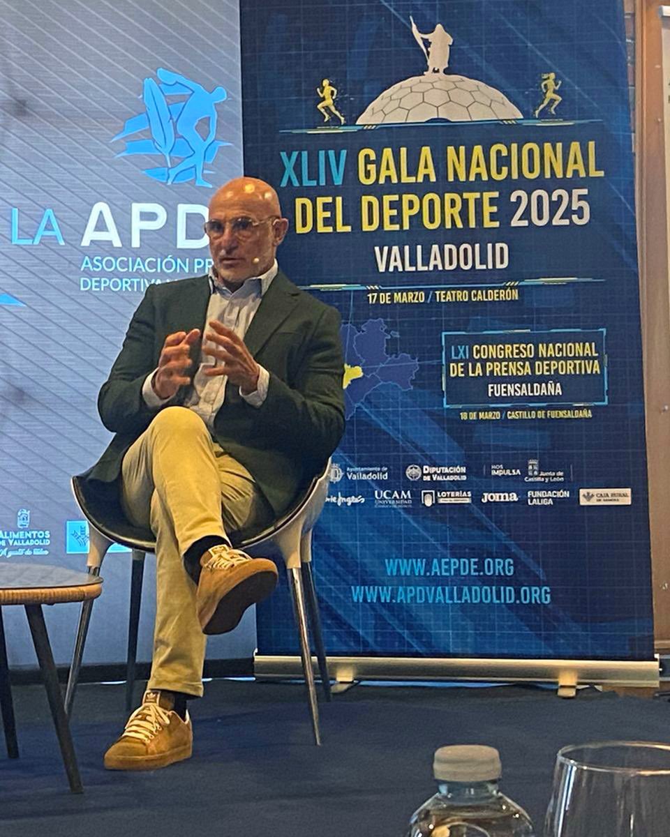#portfolio
Me encargo del diseño de la imagen de la Gala Nacional del Deporte que tendrá lugar el 17  de marzo en #Valladolid, organizada por <a href="/periodistasAEPD/">Periodistas AEPD</a> y <a href="/APDValladolid/">APD Valladolid</a>.

Contacto: davidsilvaestudio.com
#GalaDeporte2025 #deportes #prensadeportiva #prensa #diseñográfico