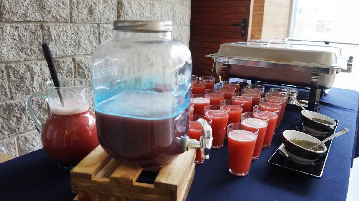 BlaBlaEventos16's tweet photo. 🥤 Refrescamos tu evento con sabor y estilo 🍓✨
.
En Bla Bla Eventos &amp; Newsmakers, nos especializamos en ofrecer experiencias gastronómicas que combinan frescura, sabor y presentación impecable.
.
📩 Reserva tu experiencia: https://t.co/7MAAgQs2Gr
📞 WhatsApp: +57 3209966192 https://t.co/Ivg47TPCjv