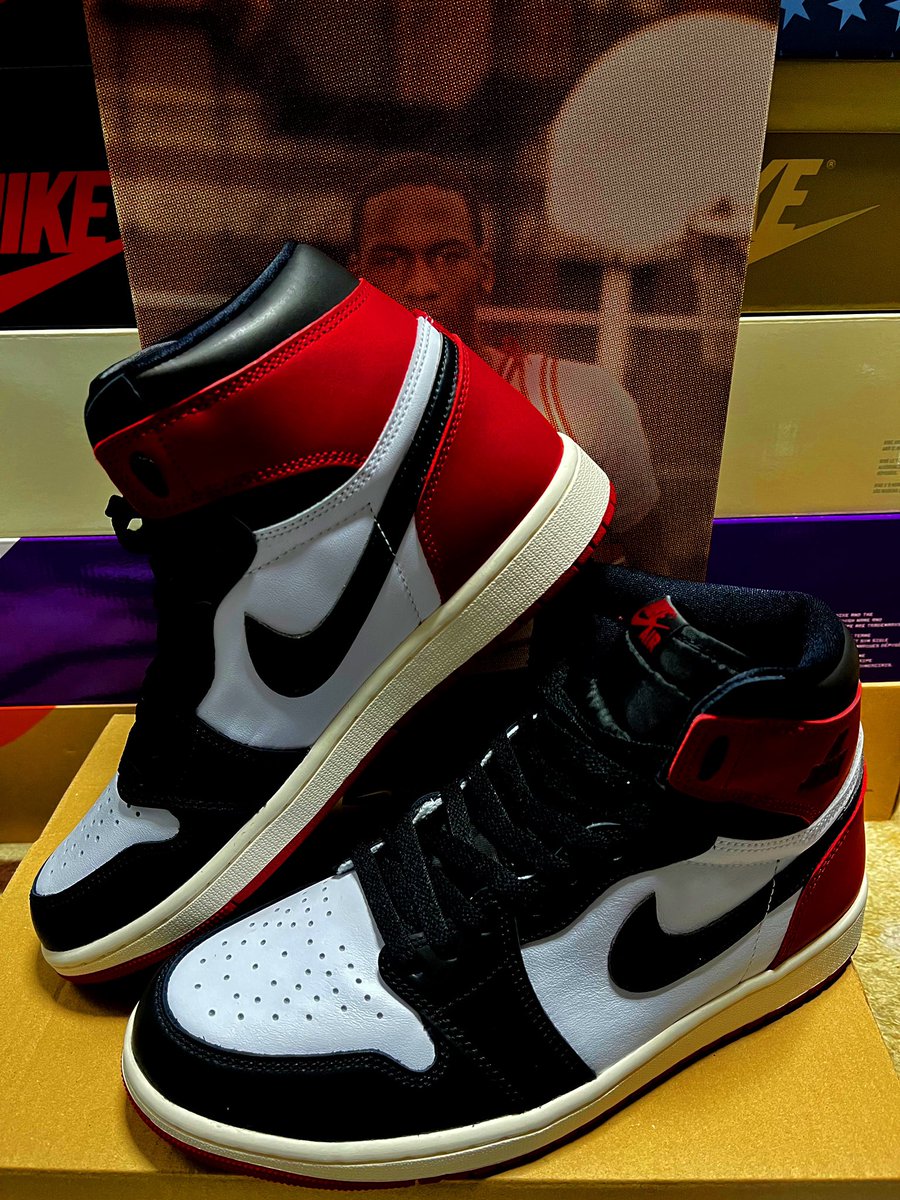 cas0416k's tweet photo. Nike Air Jordan 1 Retro High OG "Black Toe Reimagined"…がついにSNKRSから届き開封✨🫣
パッケージやらサイン✍️のギミックやら、何かと特別な一足☺️
伝説的なつま黒、大切にして履いていきたい👟😊
#NIKE #SNKRS #AJ1 #blacktoe #つま黒 #大切な一足 https://t.co/WwzLlBXWYf