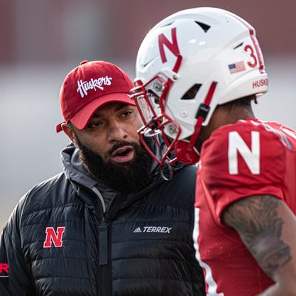 🚨 Nebraska extends RB coach E.J. Barthel through 2027 🚨

🔺 Salary jumps from $293K → $450K (Feb. 2025)
🔺Both Texas &amp; Penn State talked to Barthel
🔺 Huskers finalize Rhule’s staff for 2025
Full breakdown of Nebraska's coaching salaries ⬇️
on3.com/teams/nebraska…