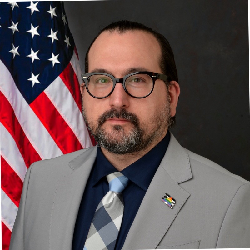 This is Luke Graziani, a disabled Army veteran and father of four who did three tours overseas in Iraq and Afghanistan. Trump and Elon Musk just fired him from his job serving veterans at the Bronx VA Hospital.

RETWEET if you stand with Graziani against the Trump Administration!