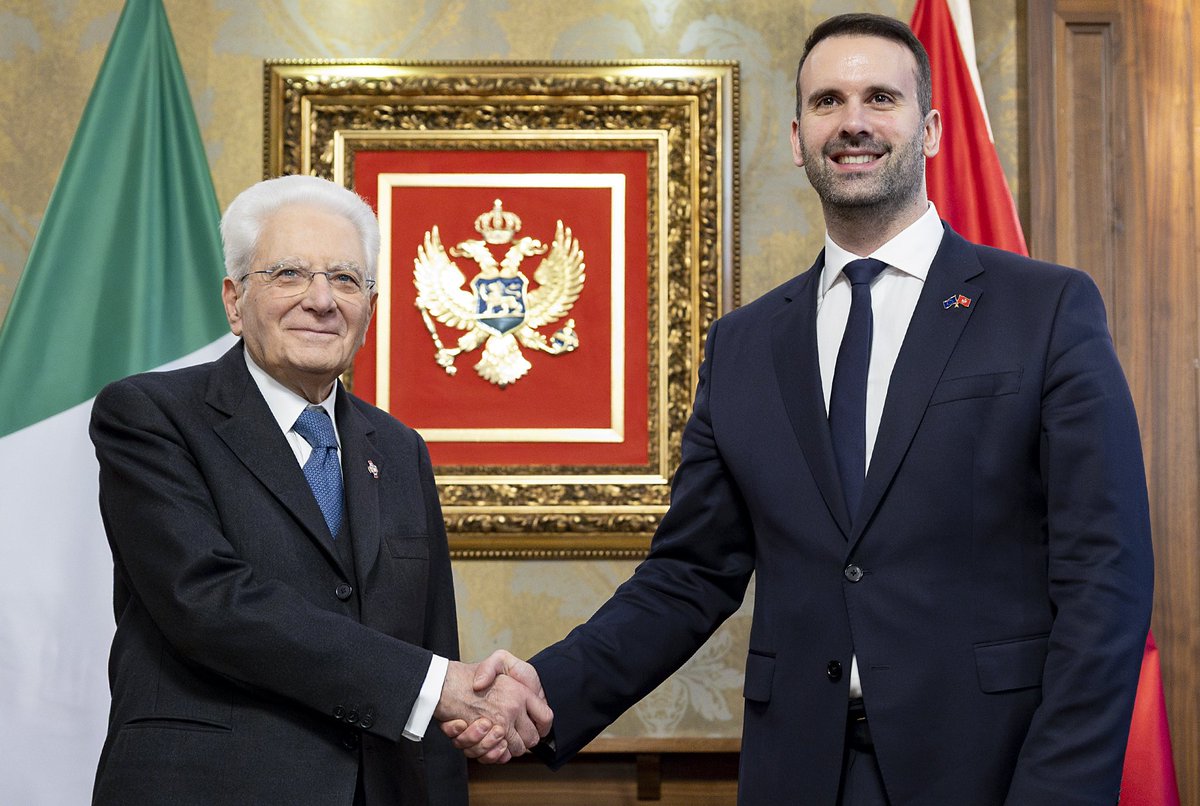 #Podgorica, il Presidente #Mattarella 🇮🇹 ha incontrato il Primo Ministro del #Montenegro Milojko #Spajić 🇲🇪

Il video: youtu.be/Alpg_34gt90?si…