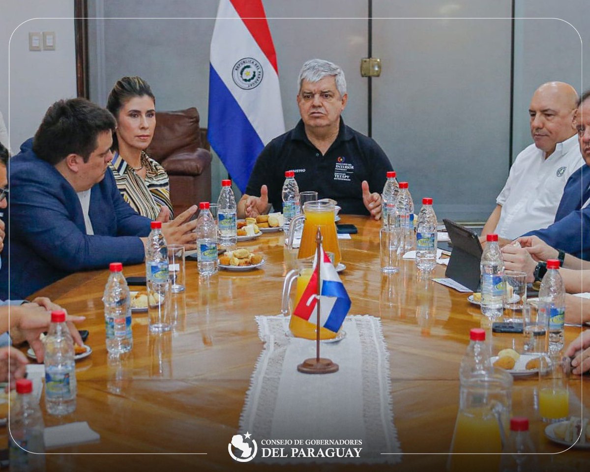 Gobernadores del Paraguay se reunieron con autoridades del Ministerio del Interior para coordinar acciones conjuntas en materia de seguridad, reafirmando el compromiso de trabajar unidos por la tranquilidad y bienestar de todos los paraguayos.