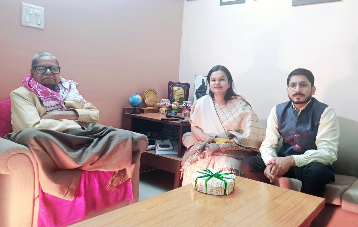 Had an insightful conversation with Former Rajyasabha M.P and RSS Veteran Shri Bapu Apte Ji.  Accompanied by Public Policy leader and National Media Panelist  <a href="/vineetah/">Vineeta Hariharan</a> Ji. Also invited him for the third Bharat Vibhuti Samman Ceremony to be organised in March.