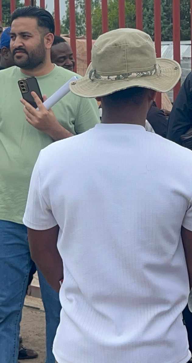 RevoGangSta777's tweet photo. Breaking News Pakistani National Hijacking property❗️❗️❗️
This is Usman Tayyab, a Pakistani Foreign National in South Africa on work and study permit however he is operating hardware businesses in the Mafikeng area, in particular Motshioa Stad just outside Mafikeng. #zanzouclub https://t.co/QimPoyNHod