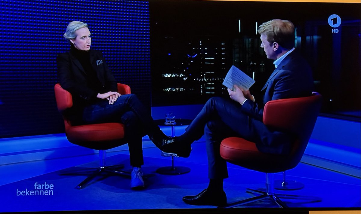 In der ARD wird grad Alice Weidel in einer Preisklasse gegrillt! Meine Fresse. Wie kann man glauben, dass diese Frau in der Lage ist, unser Land zu führen.