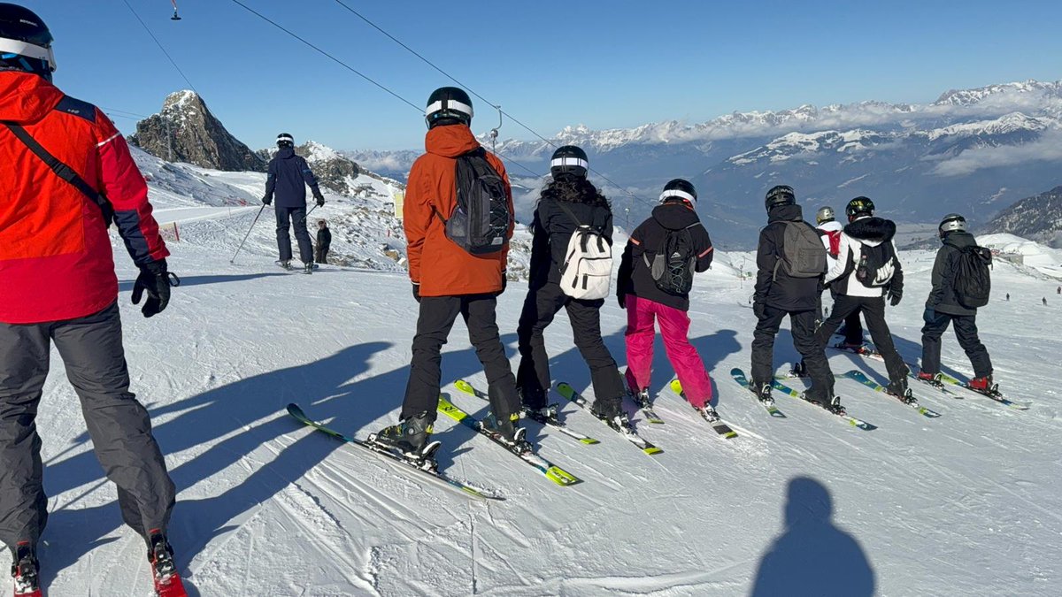 StMarysHighGeog's tweet photo. Skiing above the clouds today @StMarysCEHigh https://t.co/sOEdz0HvMv
