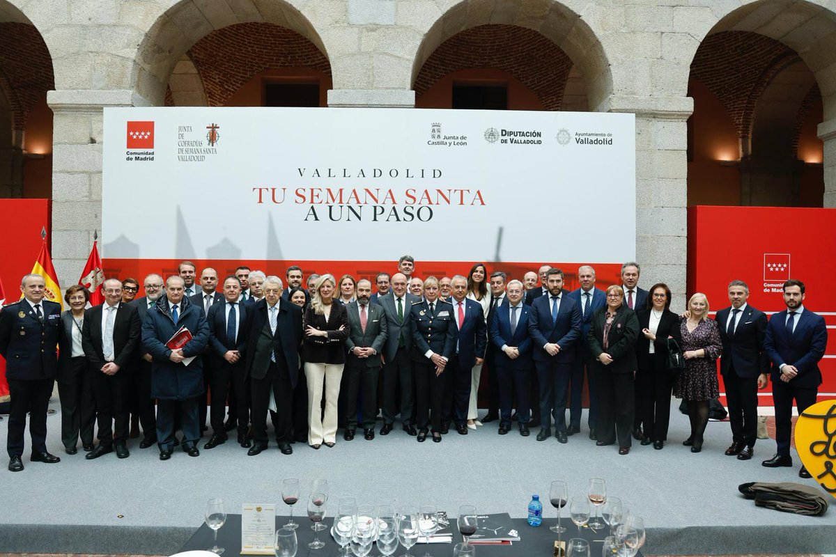PreciosaSangrev's tweet photo. Esta mañana una representación de nuestra cofradía ha asistido al Pregón de la Semana Santa 2025 a cargo de José Vicente de los Mozos, presidente de @ifema_madrid, que se ha celebrado esta mañana en la Casa Real de Correos en Madrid. https://t.co/odZXBKXq90