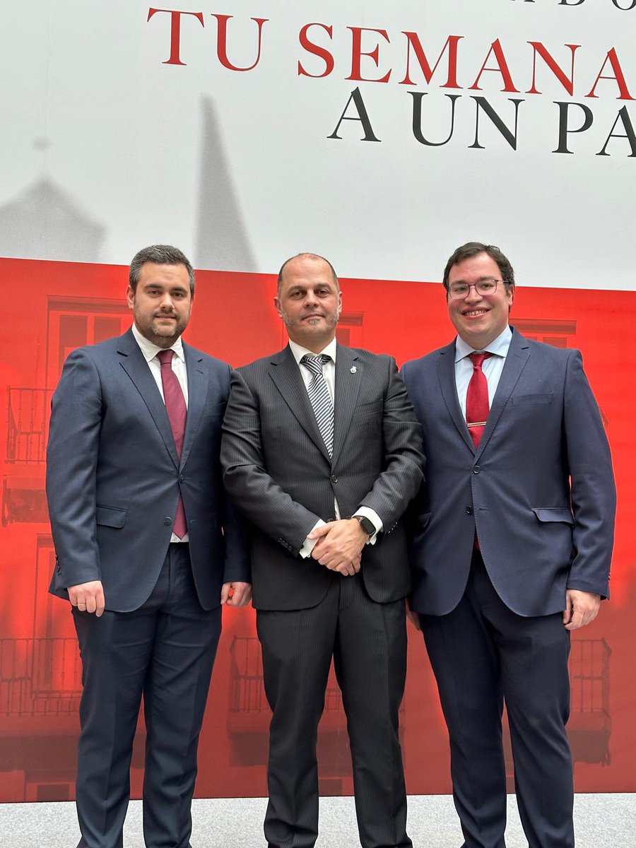 PreciosaSangrev's tweet photo. Esta mañana una representación de nuestra cofradía ha asistido al Pregón de la Semana Santa 2025 a cargo de José Vicente de los Mozos, presidente de @ifema_madrid, que se ha celebrado esta mañana en la Casa Real de Correos en Madrid. https://t.co/odZXBKXq90